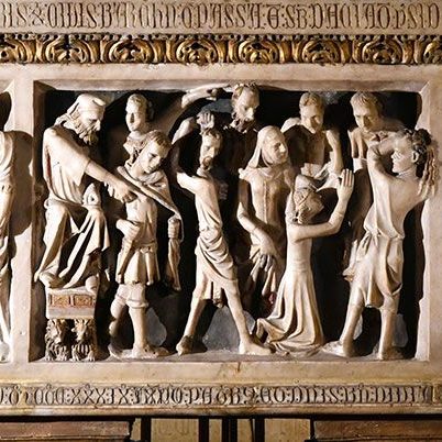 Barcelona.- Catedral de la Sta. Creu i Sta. Eulàlia – Sarcòfag de Santa Eulàlia obra de Lupo de Francesco. A la coberta i als costats hi ha escenes del martiri de la Santa (1/2026)