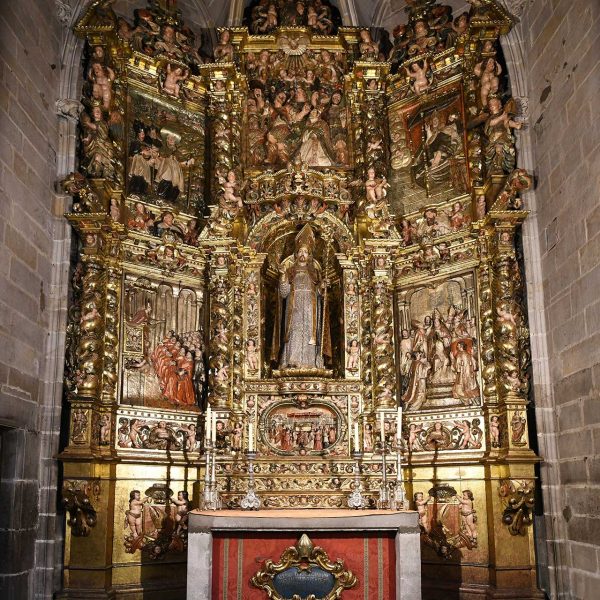 Barcelona.- Catedral de la Santa Creu i Santa Eulàlia – Retaule barroc de S. Sever bisbe de Barcelona cap l’any 290 de l’escultor Francesc Santacruz Artigas del 1683 (1/2026)