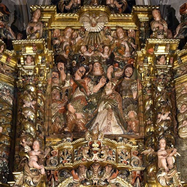 E166 Barcelona.- Catedral de la Santa Creu i Santa Eulàlia – Retaule barroc de Sant Sever de l’any 1683 – Escena del martiri de Sant Sever en que li van clavar un clau al cap (1/2026)