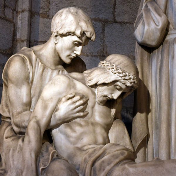 Barcelona.-Catedral de la Sta. Creu i Sta. Eulàlia - Capella funerària de la família Sanllehy amb el monument anomenat Enterrament de Crist de l’any 1920 obra de Josep Llimona (1/2026)