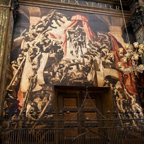 Vic.- Catedral de Sant Pere de l’any 1803 – Pintura de la porta central on es representa el judici de la condemna de Jesús pronunciada per Pilat mentre es renta les mans (1/2026)