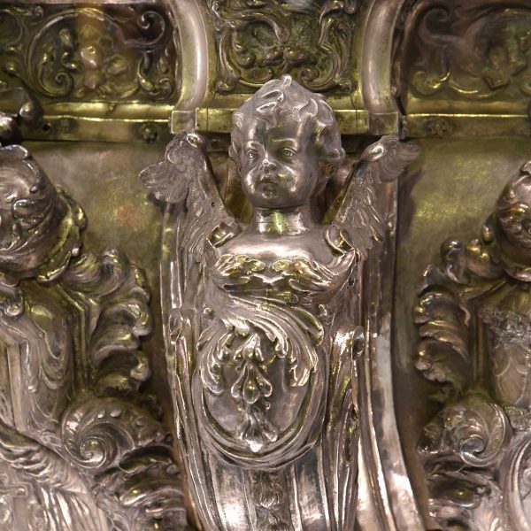 Vic.- Catedral de Sant Pere de l’any 1803 – Detall del reliquiari d’argent on descansa Sant Bernat obra de Joan Matons fet entre 1700 i 1728 (1/2026)