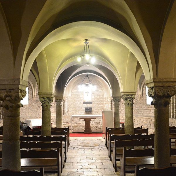 Vic.- Catedral de Sant Pere del 1803 – Cripta de la catedral romànica consagrada el 1038 descoberta durant la reparació de la catedral després de la guerra (8/2018)