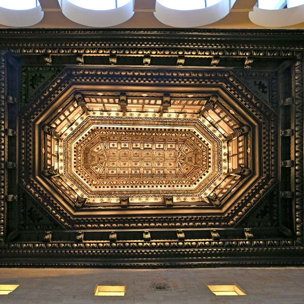 Barcelona.- Palau del Lloctinent, de planta rectangular construït entre 1549/1558. Sostre amb un artesanat de fusta de pi del 1553 (4/2015)