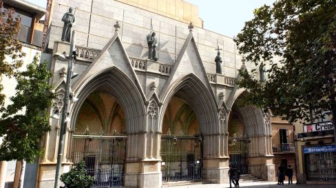 Terrassa.- Catedral del Sant Esperit del 1574 d’estil gòtic i neogòtic d’una nau amb capelles laterals convertida en catedral el 2004 en una butlla del Papa Sant Joan Pau II (10/2012)