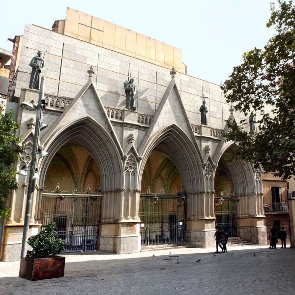 Terrassa.- Catedral del Sant Esperit del 1574 d’estil gòtic i neogòtic d’una nau amb capelles laterals convertida en catedral el 2004 en una butlla del Papa Sant Joan Pau II (10/2012)
