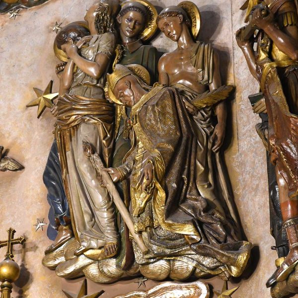 Terrassa.- Catedral del Sant Esperit del 1574 – Un dels varis grups de relleus de pedra policromada de Sants de l’escultor Juventeny dels anys 40 del S. XX (2/2026)