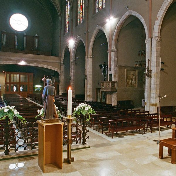 Terrassa.- Catedral del Sant Esperit del 1574 – Fons de la nau coberta amb volta de creueria i capelles laterals i cor sostingut per un arc carpanell on es troba l’orgue (8/2005)