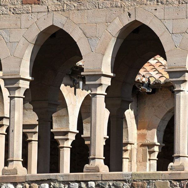 Terrassa.- Castell-Cartoixa de Vallparadís, S. XII/XIV de planta rectangular – Pis superior del claustre del S. XIV creat pels cartoixans a partir del pati d’armes (3/2026)