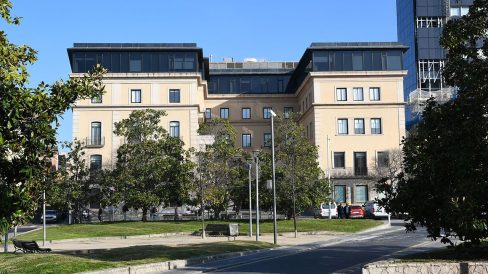 Terrassa.- Can Montllor, casa pairal origen de l’Hospital de la Mútua de Terrassa que constava de planta baixa i dos pisos. Va ser construïda per Magí Torrella a partir de 1863 (3/2026)
