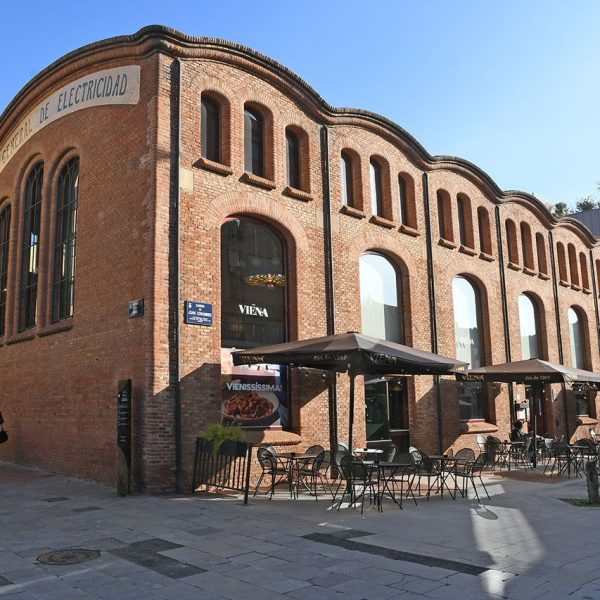 Terrassa.- Societat General d’Electricitat fundada l’any 1896 per produir fluid elèctric. L’edifici d’estil modernista es va inaugurar el 1908 projectat per Lluís Moncunill (3/2026)