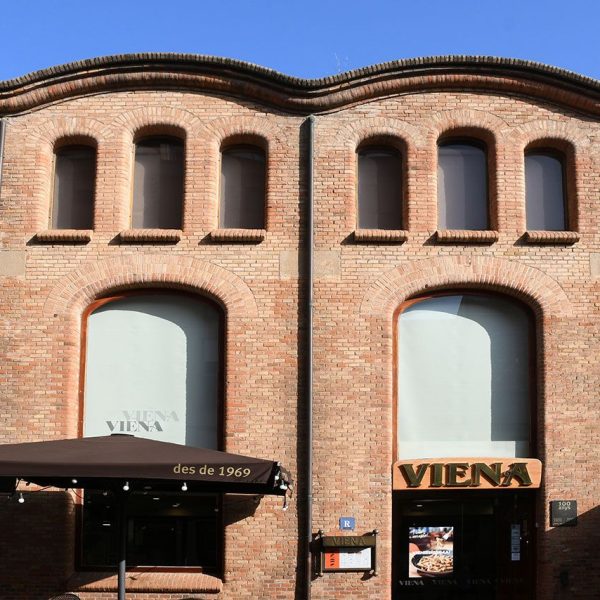 Terrassa.- Societat General d’Electricitat fundada l’any 1896 per produir fluid elèctric. L’edifici d’estil modernista es va inaugurar el 1908 projectat per Lluís Moncunill (3/2026)