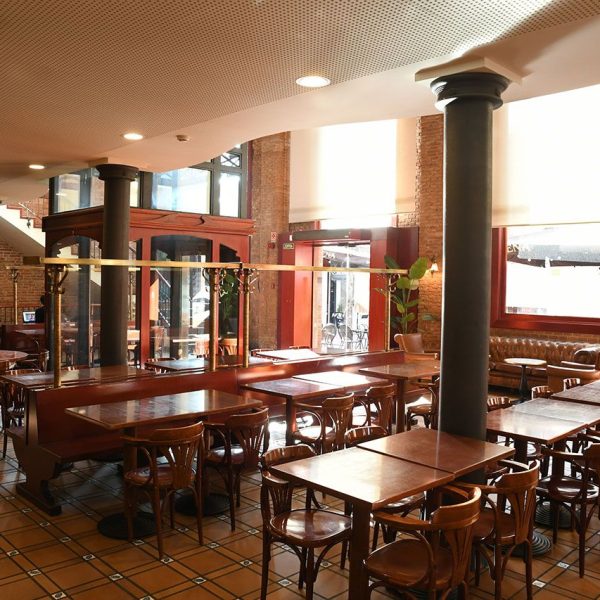 Terrassa.- Societat General d’Electricitat d’estil modernista – Interior il·luminat per grans finestrals a la planta i tres al damunt per cada pany de paret (3/2026)