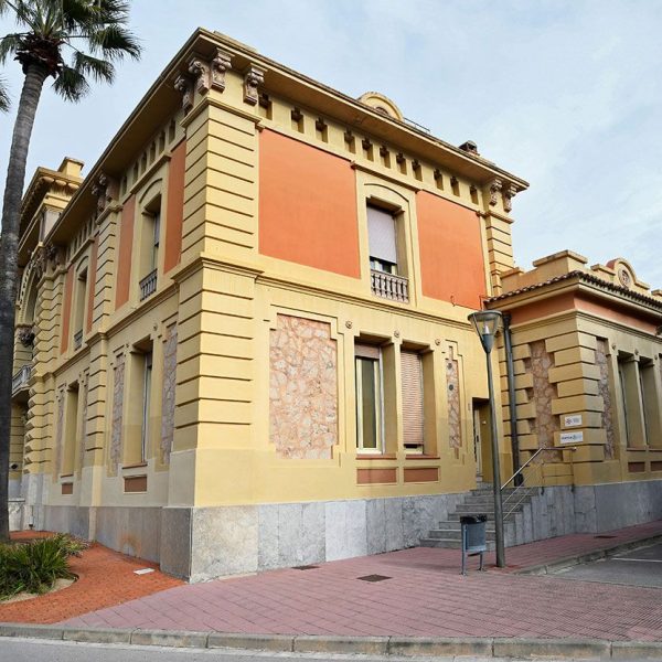 Terrassa.- Magatzems Pasqual Sala (1893), es un dels millors exemples de la tipologia industrial d’estil historicista obra de Joan Trays centrat per una cúpula octogonal (1/2026)