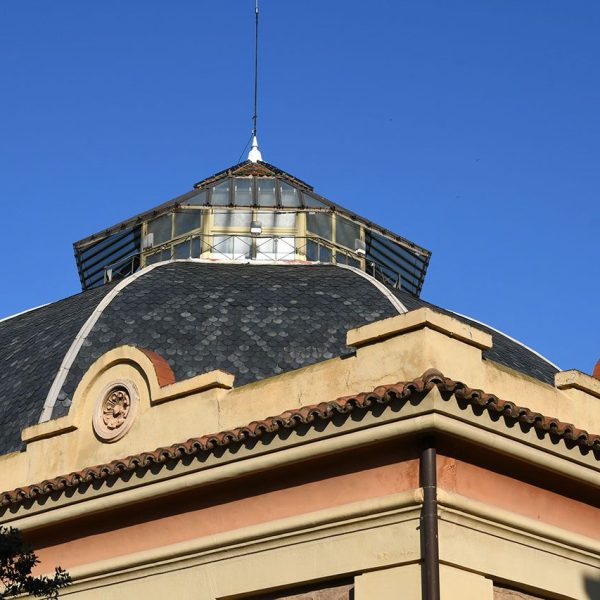 Terrassa.- Magatzems Pasqual Sala (1893), es un dels millors exemples de la tipologia industrial d’estil historicista obra de Joan Trays centrat per una cúpula octogonal (1/2026)