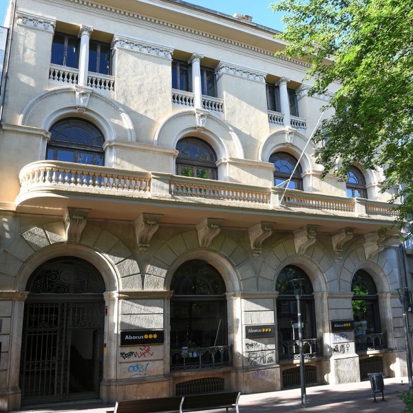 Terrassa.- Gran Casino d’estil eclèctic del 1920. La façana principal te quatre obertures a les dues primeres plantes a més d’un balcó a la primera al llarg de la façana (5/2026)