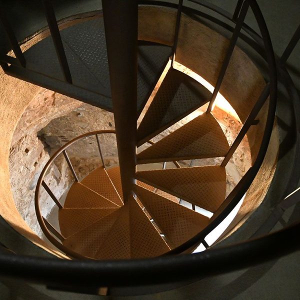 Terrassa.- Torre de Palau de l’antic castell, S. XII – Escala interior de cargol d’accés al primer pis (2/2026)