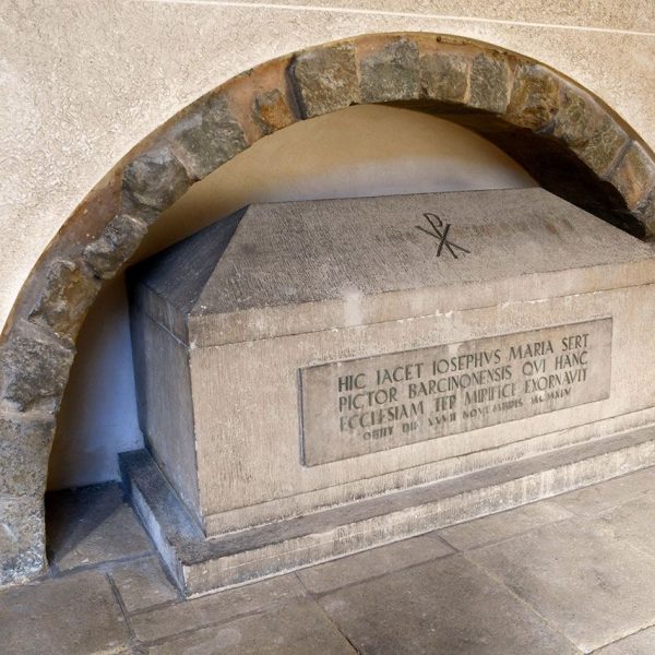Vic.- Catedral de Sant Pere del 1803 – Sarcòfag de Josep Maria al claustre. Estretament vinculat a la catedral per les seves pintures considerades la seva obra magna (1/2026)