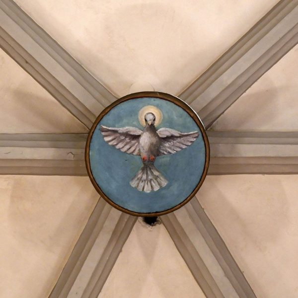 Terrassa.- Església barroca de Sant Francesc, S. XVII d’una sola nau – Clau de volta de l’absis on hi ha representat l’Esperit Sant (2/2026)