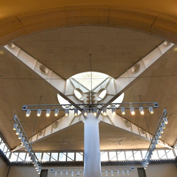 Vic.- Església del Carme, S. XVIII – Claustre de l’antic convent del Carme - Coberta del claustre construïda a l’acollir l’any 1996 la biblioteca Joan Triadú traslladada el 2022 (5/2026)