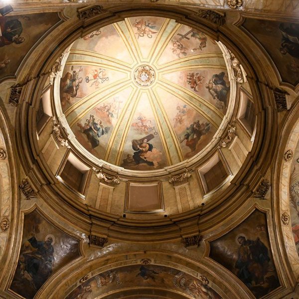 Vic.- Església de la Pietat - Capella dels Sants Màrtirs, S. XVIII – Cúpula on s’han descobert pintures de Marià Colomer dedicades a les virtuts cardinals i teologals (7/2026)