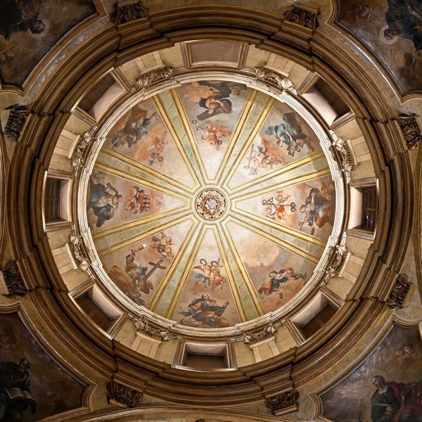 Vic.- Església de la Pietat - Capella dels Sants Màrtirs, S. XVIII – Cúpula on s’han descobert pintures de Marià Colomer dedicades a les virtuts cardinals i teologals (7/2026)