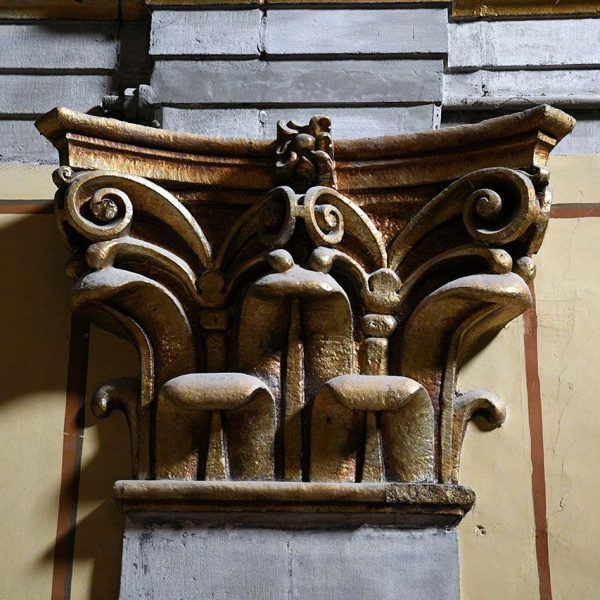 Vic.- Església barroca de la Pietat, S. XVI/XVII – Capitell corinti de les pilastres laterals (8/2021)