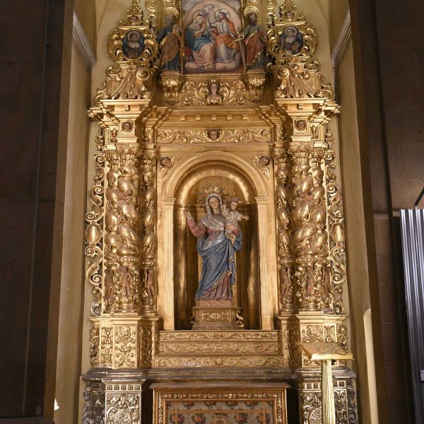 Vic.- Església barroca de la Pietat, S. XVI/XVII – Capella lateral dedicada a la Mare de Déu del Roser (7/2026)