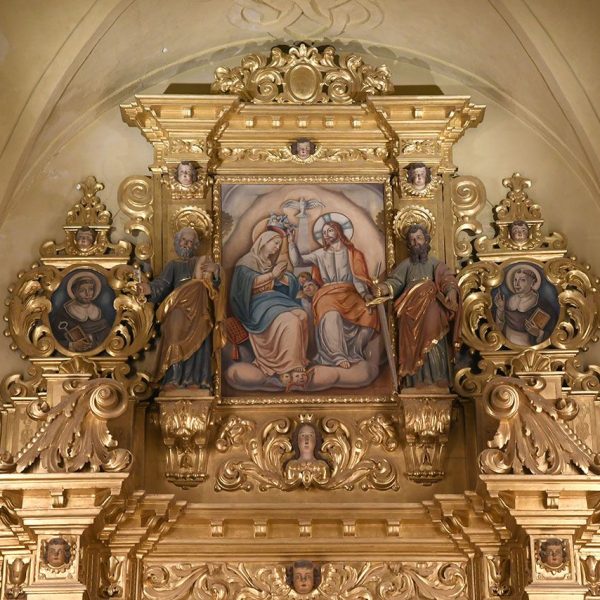 Vic.- Església barroca de la Pietat, S. XVI/XVII – Capella lateral dedicada a la Mare de Déu del Roser (7/2026)