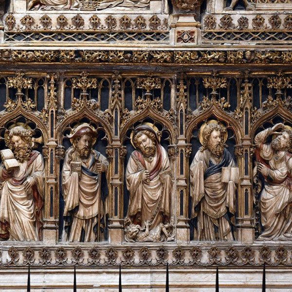 Vic.- Catedral de Sant Pere – Brancal dret del retaule de Pere Oller datat entre 1420 i 1427 on figuren els evangelistes S. Marc i S. Mateu als extrems i cinc apòstols (6/2026)