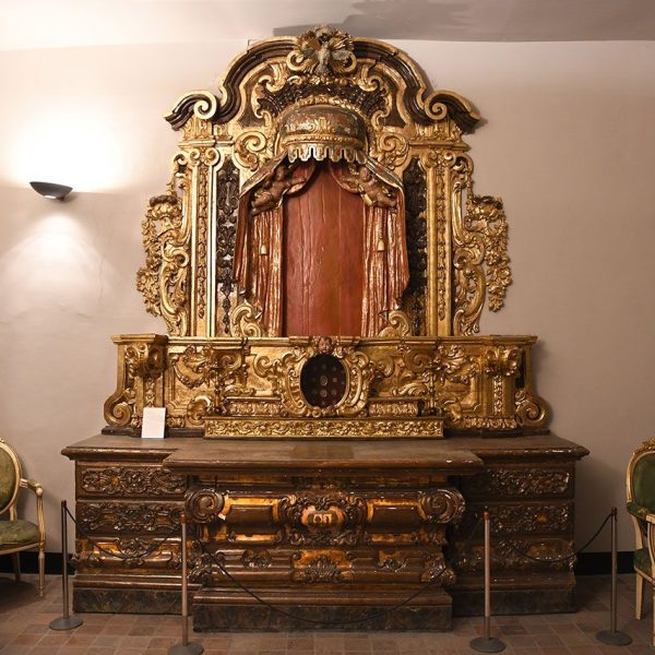 Vic.- Casa Bojons, S. XVIII d’estil barroc – Retaule dels taller dels RAL de la segona meitat del S. XVIII que estava ubicat a la desapareguda capella de la casa (7/2026)