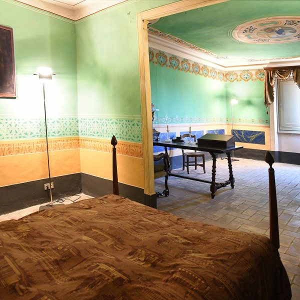 Vic.- Casa Bojons, S. XVIII – Museu Balmes – Cambra amb els mobles i decoració que va ocupar Jaume Balmes durant els últims anys de la seva vida fins la mort l’any 1848 (7/2026)