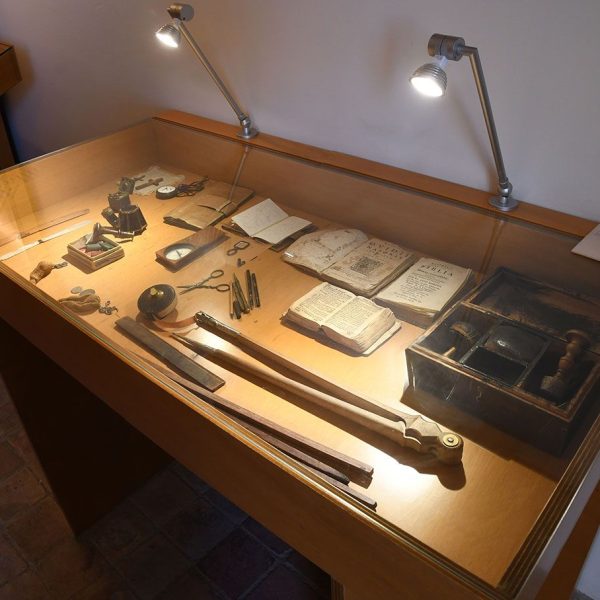 Vic.- Casa Bojons, S. XVIII – Museu Balmes – Col·lecció d’elements de la vida diària i llibres conservats de l’eminent filòsof (7/2026)