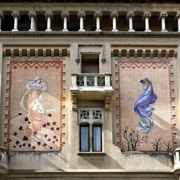 Vic.- Casa Comella, S. XIX d’estil modernista - Plafons esgrafiats amb quatre figures femenines representant les quatre estacions aparellats en els cossos laterals (7/2026)