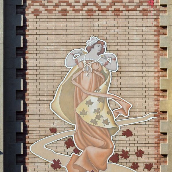 Vic.- Casa Comella, S. XIX d’estil modernista – Detall d’un els quatre plafons esgrafiats dedicat a la tardor (6/2020)