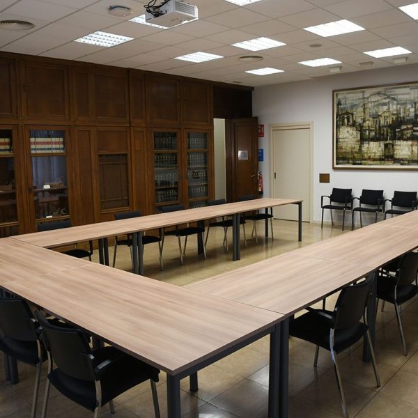 Terrassa.- Magatzems Pasqual Sala (1893) – Biblioteca Tecnicotèxtil creada l’any 1933, va ser instal·lada al pis superior l’any 1944 i dedicada a Joan Pujals Vallhonrat (5/2026