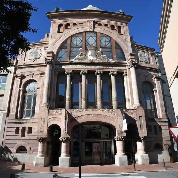 Terrassa.- Teatre Principal, edifici monumental d’estil eclèctic construït el 1866 per esbarjo de la burgesia de la ciutat. Va ser reformat l’any 1911 (5/2026)
