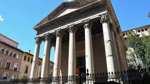 Vic.- Temple Romà, S. I/II dC., antic temple romà d’Ausa. Estava integrat dins el castell dels Montcada del S. XI descobert l’any 1882 a partir de l’enderrocar aquell edifici (5/2026)