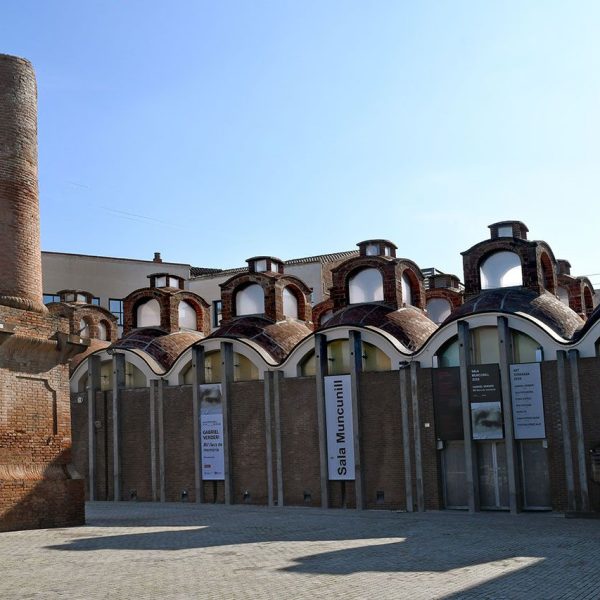 Terrassa.- Sala Muncunill (Antic Vapor Amat conegut com Ca L’Izard) bastit l’any 1921 tancada als anys 1970. El 1986 es va inaugurar com sala d’exposicions (3/2026)