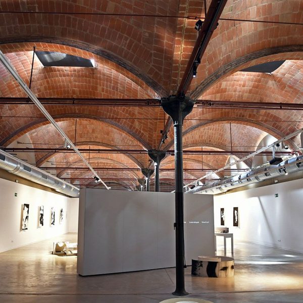 Terrassa.- Sala Muncunill, antic Vapor Amat bastit l’any 1921. Després del tancament als anys 1970 es va rehabilitar com sala d’exposicions (3/2026)