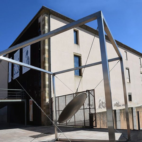 Vic.-Museu de l’Art de la Pell situat als pisos superiors del convent del Carme, S. XVIII de planta quadrada amb el claustre a la planta baixa dedicada a Centre Cívic (3/2026)