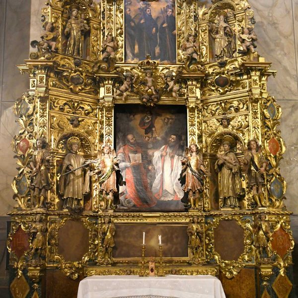 Vic.- Església barroca dels Dolors, S. XVIII – Retaule instal·lat l’any 2016 procedent de l’església de Sant Just de Vic dedicat a Sant Ignasi de Loiola i a Sant Francesc Xavier (8/2016)