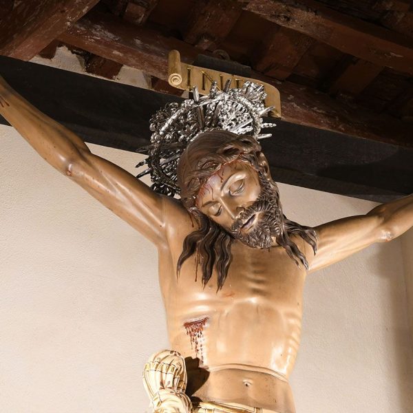 Vic.-Església dels Dolors - Capella de la sala dels atxes que acull la imatge del Sant Crist de l’Hospital de la Sta. Creu al haver-se convertit el lloc en paranimf de la universitat (8/2026)