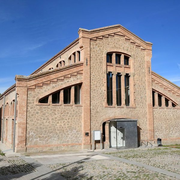 Manresa.- Antic Escorxador (1906-1908) d’estil modernista – Part posterior del segon pavelló on es troba l’entrada de la Biblioteca del Campus Universitari (8/2026)