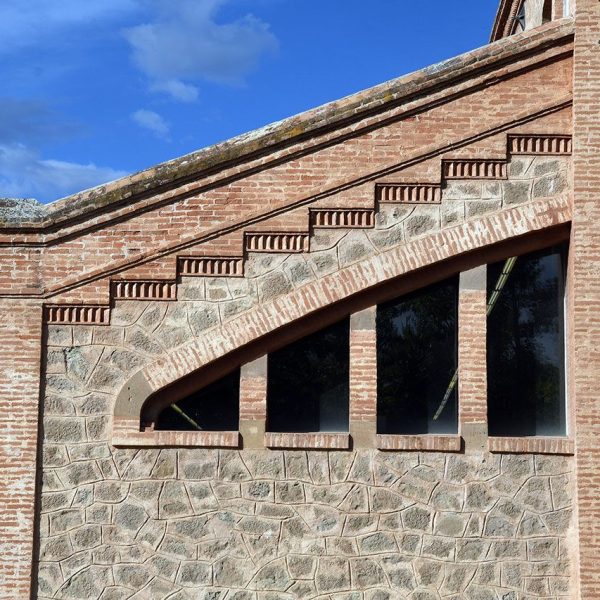 Manresa.- Antic Escorxador (1906-1908) d’estil modernista – Detall de la coberta de les naus laterals (8/2026)