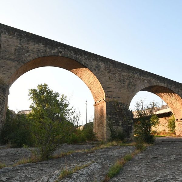 Manresa.- Pont Vell, S. IX/XIV - Pilars enclavats a la roca protegits amb tallamars a excepció dels de l’altre extrem que donen a la ciutat (8/2026
